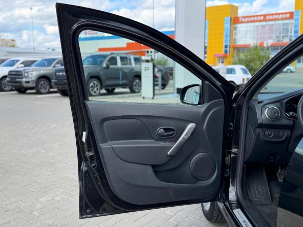 Renault Sandero II с пробегом 2017 года, цена 950 000 рублей, 120064 км, хэтчбек, Автокод Объявления