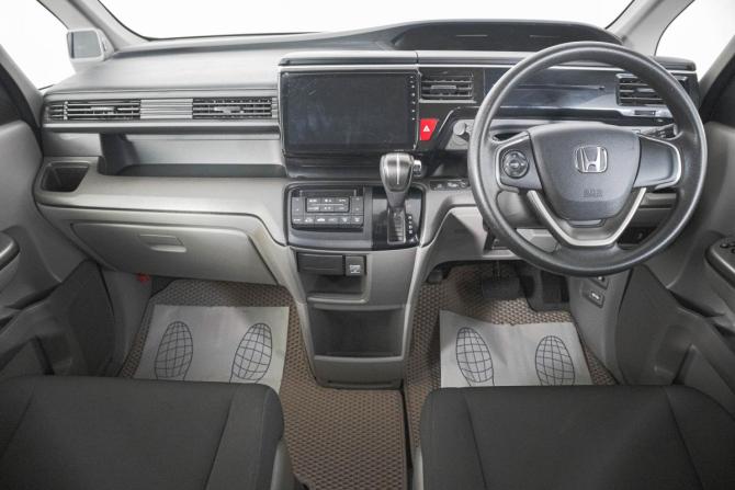 Honda Stepwgn V с пробегом 2016 года, цена 1 809 000 рублей, 120000 км, минивэн, Автокод Объявления