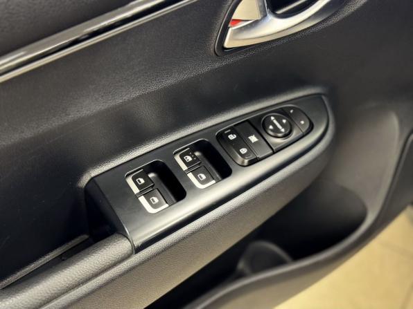 Kia Rio IV с пробегом 2017 года, цена 1 350 000 рублей, 115090 км, седан, Автокод Объявления