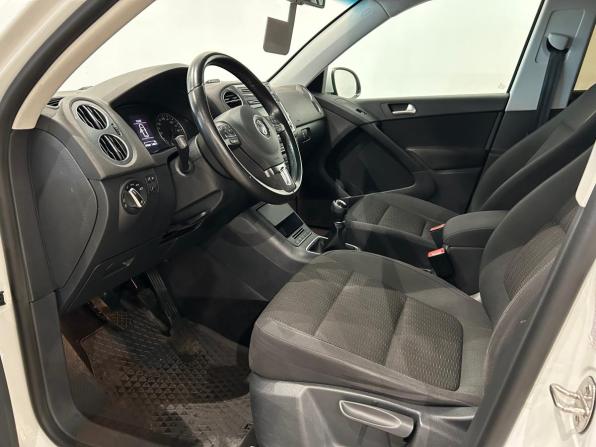 Volkswagen Tiguan I Рестайлинг с пробегом 2015 года, цена 1 009 000 рублей, 209081 км, внедорожник, Автокод Объявления