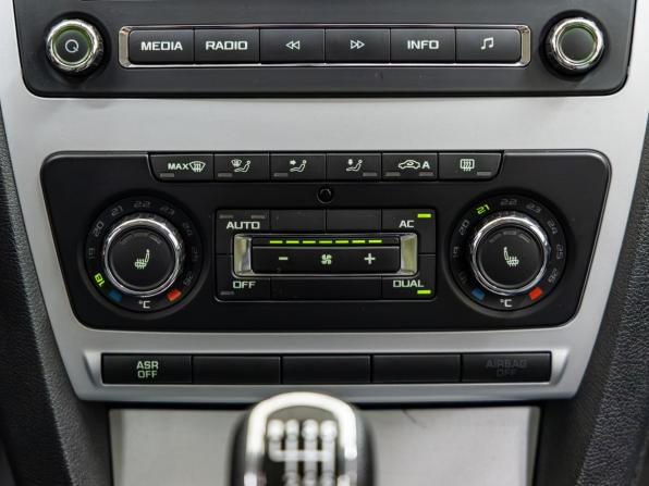 Skoda Octavia II (A5) Рестайлинг с пробегом 2011 года, цена 1 048 000 рублей, 131660 км, лифтбек, Автокод Объявления