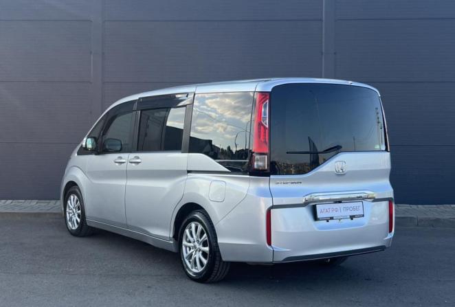 Honda Stepwgn V Рестайлинг с пробегом 2019 года, цена 1 825 000 рублей, 103563 км, минивэн, Автокод Объявления