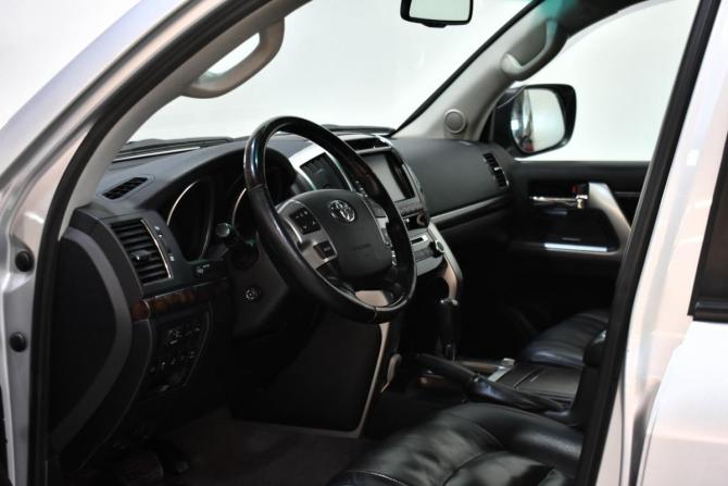 Toyota Land Cruiser 200 Series Рестайлинг 1 с пробегом 2014 года, цена 4 788 000 рублей, 125332 км, внедорожник, Автокод Объявления