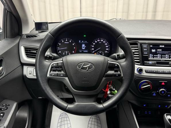 Hyundai Solaris II с пробегом 2017 года, цена 1 099 000 рублей, 134137 км, седан, Автокод Объявления