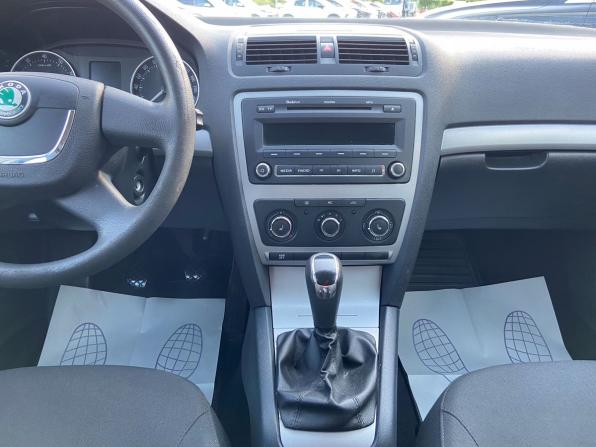 Skoda Octavia II (A5) Рестайлинг с пробегом 2013 года, цена 948 000 рублей, 76400 км, лифтбек, Автокод Объявления