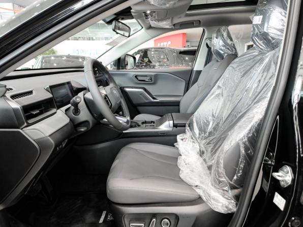 Toyota RAV4 VI (XA60) с пробегом 2026 года, цена 4 100 000 рублей, 10 км, внедорожник, Автокод Объявления