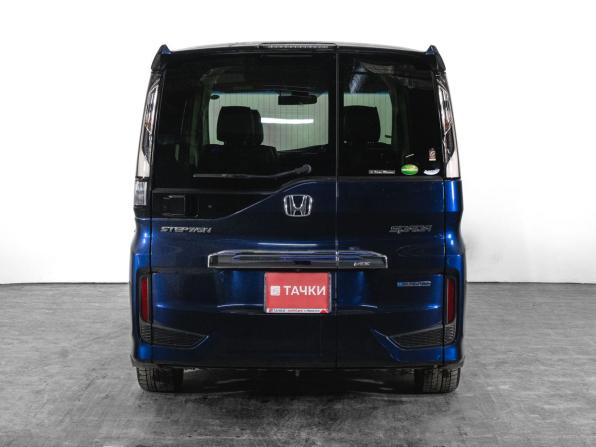 Honda Stepwgn V Рестайлинг с пробегом 2018 года, цена 2 320 000 рублей, 89436 км, минивэн, Автокод Объявления