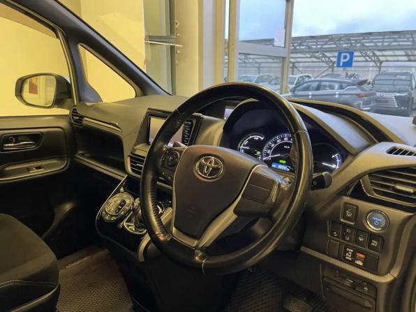 Toyota Esquire I с пробегом 2017 года, цена 1 870 000 рублей, 182000 км, минивэн, Автокод Объявления