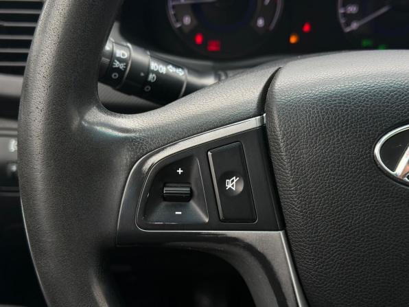 Hyundai Solaris I с пробегом 2011 года, цена 649 000 рублей, 187495 км, хэтчбек, Автокод Объявления