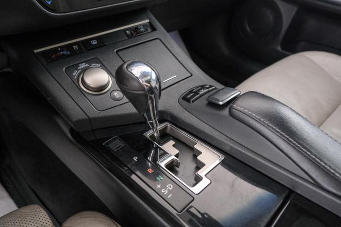 Lexus ES VII Рестайлинг с пробегом 2012 года, цена 1 649 000 рублей, 196000 км, седан, Автокод Объявления