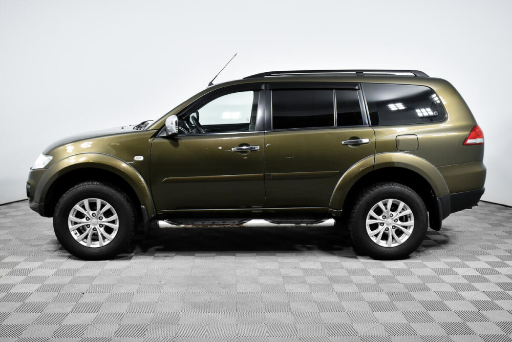 Паджеро спорт 2 купить в москве. Mitsubishi Pajero Sport 2 коричневый. Митсубиси Паджеро спорт 2 Рестайлинг. Mitsubishi Pajero Sport коричневый 2014. Mitsubishi Pajero Sport II 3 двери.