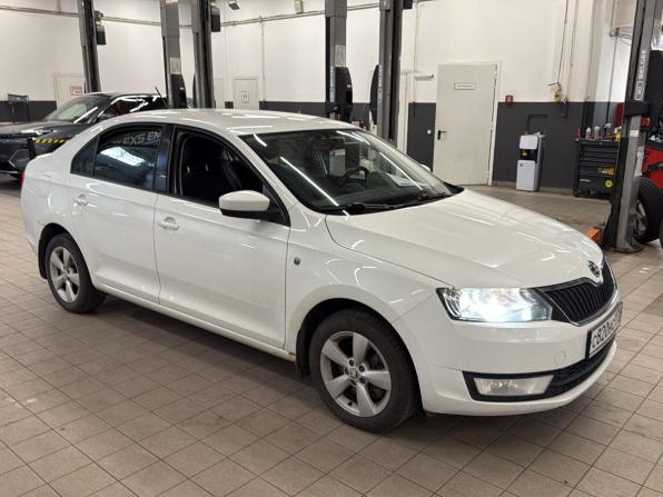 Skoda Rapid I с пробегом 2015 года, цена 920 000 рублей, 164236 км, лифтбек, Автокод Объявления