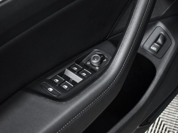 Volkswagen Passat B8 с пробегом 2018 года, цена 1 880 000 рублей, 138600 км, седан, Автокод Объявления