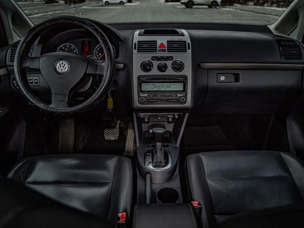 Volkswagen Touran I Рестайлинг с пробегом 2010 года, цена 579 000 рублей, 305666 км, компактвэн, Автокод Объявления