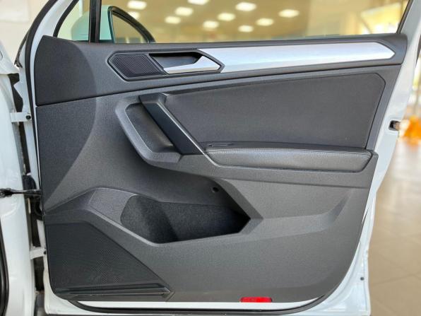Volkswagen Tiguan II Рестайлинг с пробегом 2021 года, цена 2 280 000 рублей, 132725 км, внедорожник, Автокод Объявления