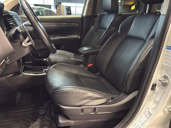Mitsubishi Outlander III Рестайлинг 3 с пробегом 2018 года, цена 2 350 000 рублей, 151000 км, внедорожник, Автокод Объявления