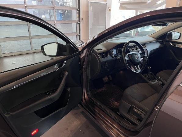 Skoda Octavia III (A7) Рестайлинг с пробегом 2018 года, цена 1 750 000 рублей, 121065 км, лифтбек, Автокод Объявления