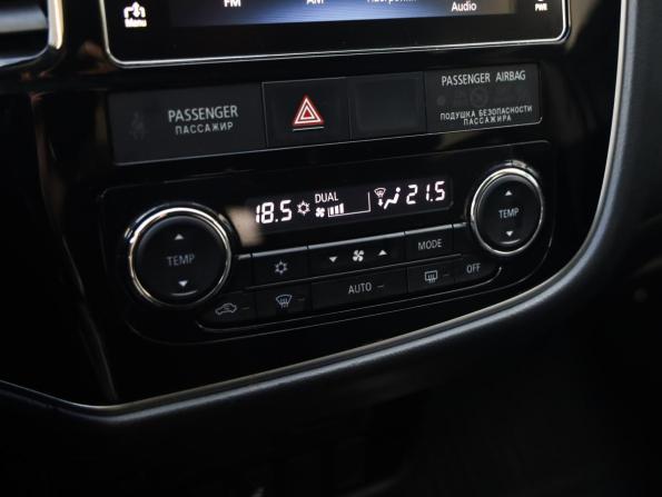 Mitsubishi Outlander III Рестайлинг 2 с пробегом 2018 года, цена 1 899 000 рублей, 112500 км, внедорожник, Автокод Объявления