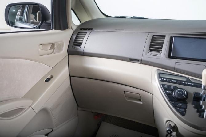 Toyota ISis I Рестайлинг с пробегом 2009 года, цена 1 229 000 рублей, 135000 км, компактвэн, Автокод Объявления