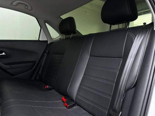 Volkswagen Polo V Рестайлинг с пробегом 2019 года, цена 1 350 000 рублей, 59471 км, седан, Автокод Объявления