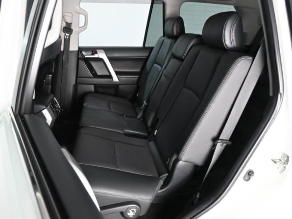 Toyota Land Cruiser Prado 150 Series Рестайлинг 3 с пробегом 2022 года, цена 6 450 000 рублей, 37041 км, внедорожник, Автокод Объявления