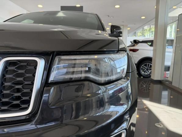 Jeep Grand Cherokee IV (WK2) Рестайлинг с пробегом 2018 года, цена 2 690 000 рублей, 200869 км, внедорожник, Автокод Объявления