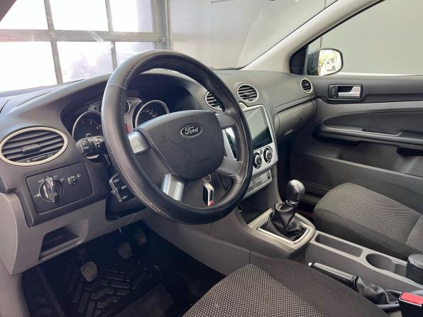 Ford Focus II Рестайлинг с пробегом 2011 года, цена 399 000 рублей, 233336 км, хэтчбек, Автокод Объявления