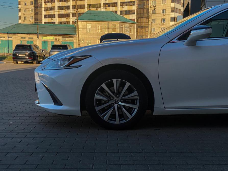 Lexus ES VII Москва  - изображение 8