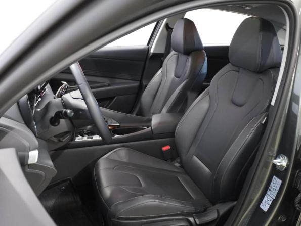 Hyundai Elantra VII (CN7) Рестайлинг с пробегом 2023 года, цена 2 199 000 рублей, 14081 км, седан, Автокод Объявления