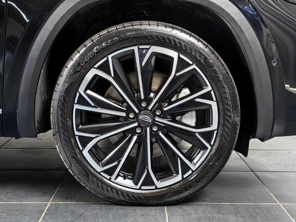 Geely Monjaro I Рестайлинг 2 с пробегом 2025 года, цена 3 947 000 рублей, 13052 км, внедорожник, Автокод Объявления