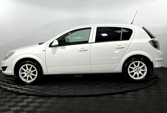 Opel Astra J Рестайлинг с пробегом 2012 года, цена 720 000 рублей, 128793 км, хэтчбек, Автокод Объявления