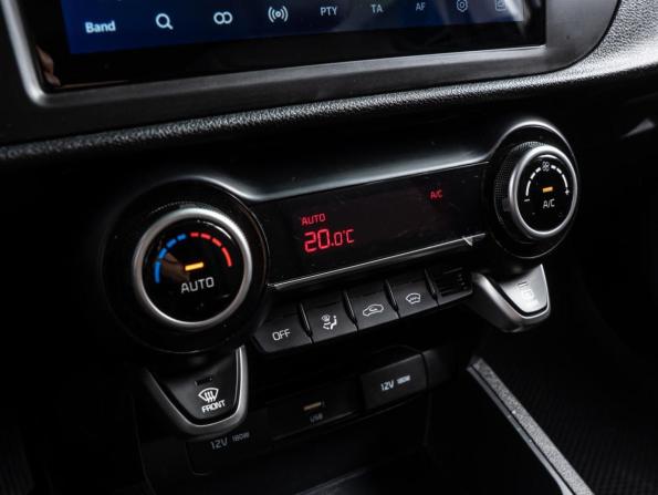 Kia Rio IV Рестайлинг с пробегом 2021 года, цена 1 899 000 рублей, 60299 км, седан, Автокод Объявления