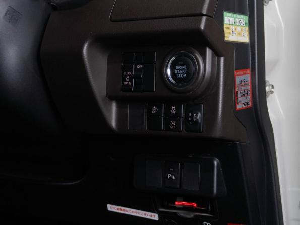 Toyota Roomy I Рестайлинг с пробегом 2022 года, цена 1 220 000 рублей, 126862 км, микровэн, Автокод Объявления