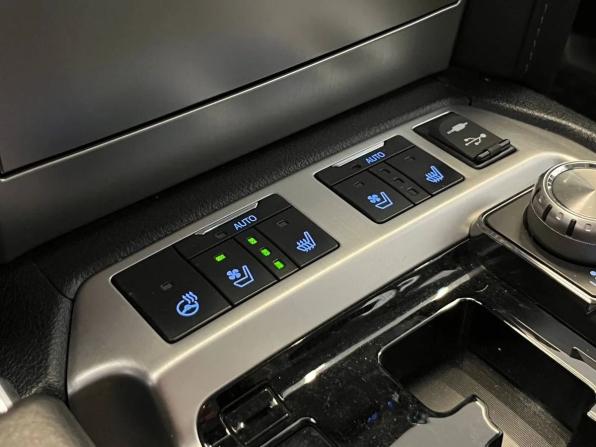 Toyota Land Cruiser 200 Series Рестайлинг 2 с пробегом 2019 года, цена 7 980 000 рублей, 57226 км, внедорожник, Автокод Объявления