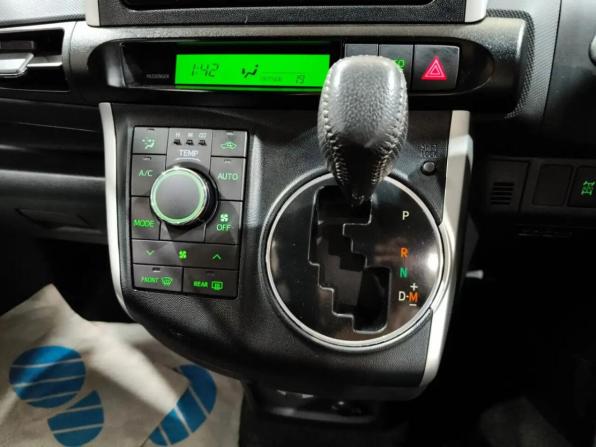 Toyota Wish II с пробегом 2010 года, цена 1 230 000 рублей, 205022 км, минивэн, Автокод Объявления