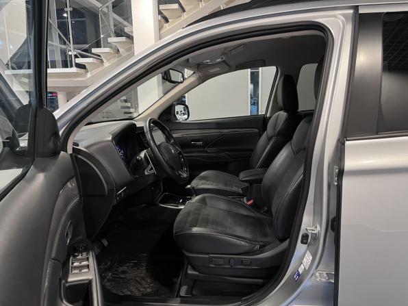 Mitsubishi Outlander III Рестайлинг 3 с пробегом 2021 года, цена 3 240 000 рублей, 61809 км, внедорожник, Автокод Объявления
