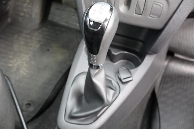 Renault Logan II Рестайлинг с пробегом 2019 года, цена 889 000 рублей, 117000 км, седан, Автокод Объявления