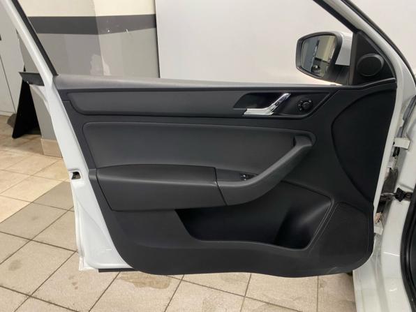 Skoda Rapid I с пробегом 2017 года, цена 899 000 рублей, 147368 км, лифтбек, Автокод Объявления