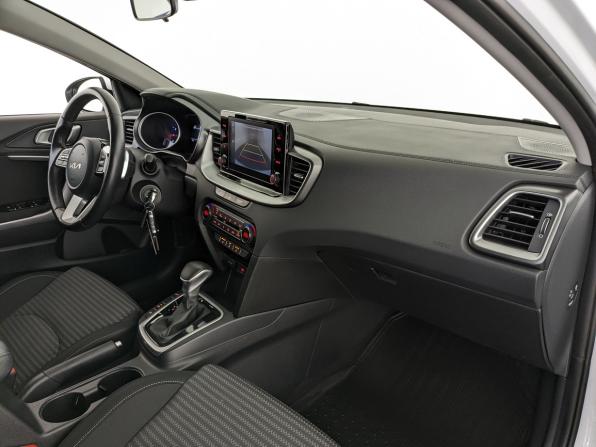 Kia Ceed III Рестайлинг с пробегом 2022 года, цена 2 320 000 рублей, 65392 км, хэтчбек, Автокод Объявления
