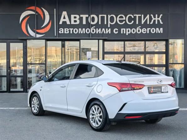 Hyundai Solaris II Рестайлинг с пробегом 2021 года, цена 1 370 000 рублей, 117488 км, седан, Автокод Объявления