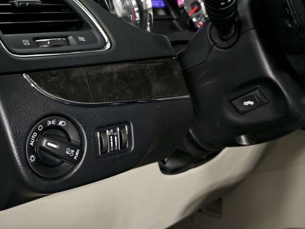 Chrysler Voyager V Рестайлинг с пробегом 2014 года, цена 1 500 000 рублей, 234066 км, минивэн, Автокод Объявления
