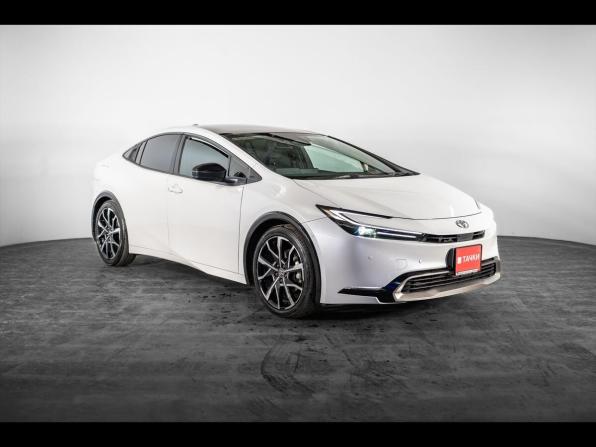 Toyota Prius V (XW60) с пробегом 2023 года, цена 4 360 000 рублей, 13255 км, лифтбек, Автокод Объявления