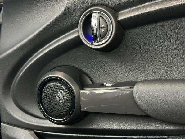Mini Cabrio III с пробегом 2017 года, цена 1 930 000 рублей, 83581 км, кабриолет, Автокод Объявления