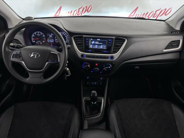Hyundai Solaris II с пробегом 2018 года, цена 1 299 000 рублей, 120252 км, седан, Автокод Объявления