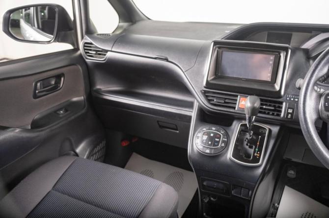 Toyota Noah III (R80) Рестайлинг с пробегом 2019 года, цена 2 349 000 рублей, 123000 км, минивэн, Автокод Объявления
