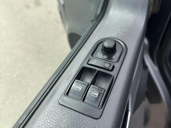 Volkswagen Multivan T5 Рестайлинг с пробегом 2013 года, цена 2 343 000 рублей, 245822 км, минивэн, Автокод Объявления