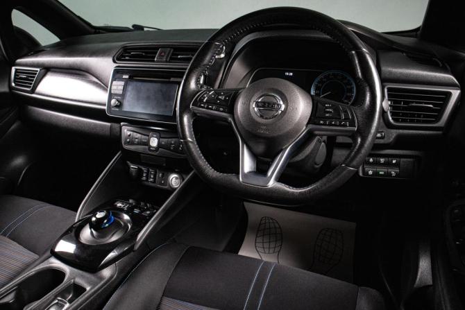 Nissan Leaf II (ZE1) с пробегом 2018 года, цена 1 409 000 рублей, 74800 км, хэтчбек, Автокод Объявления