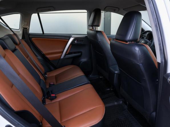 Toyota RAV4 IV (XA40) Рестайлинг с пробегом 2015 года, цена 2 698 000 рублей, 51837 км, внедорожник, Автокод Объявления