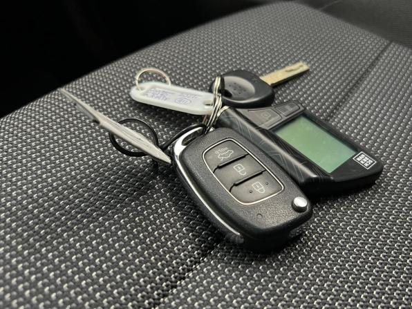 Hyundai Solaris II Рестайлинг с пробегом 2021 года, цена 1 620 000 рублей, 55000 км, седан, Автокод Объявления