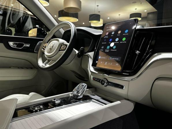 Volvo XC60 II Рестайлинг 2 с пробегом 2026 года, цена 7 800 000 рублей, 11 км, внедорожник, Автокод Объявления